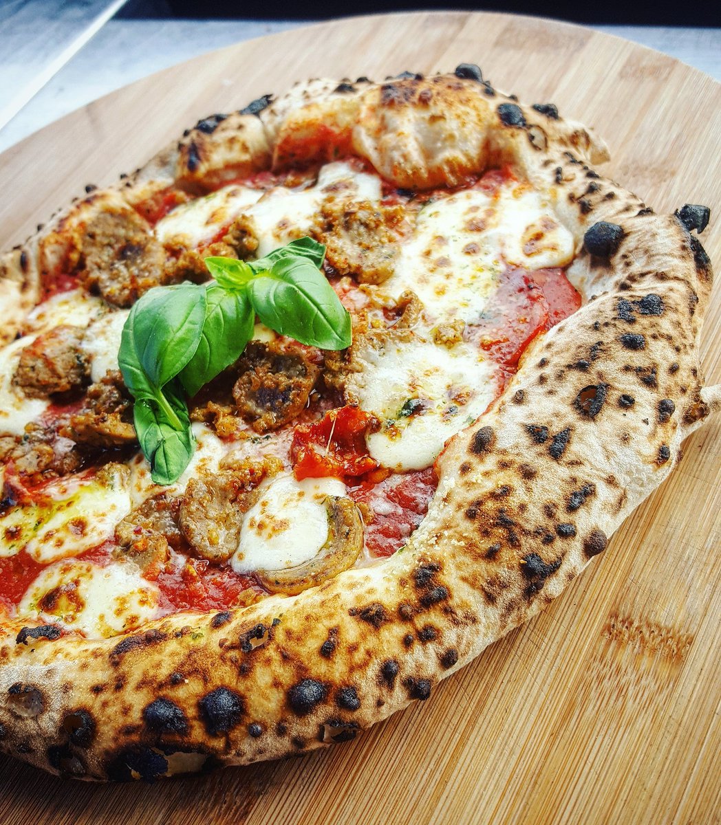 TheRusticCrust's tweet photo. 4oz pots of our #properpizza dip .. Homemade #parmesancream always made fresh for each pop-up service £1.50. https://t.co/419d7IMki6