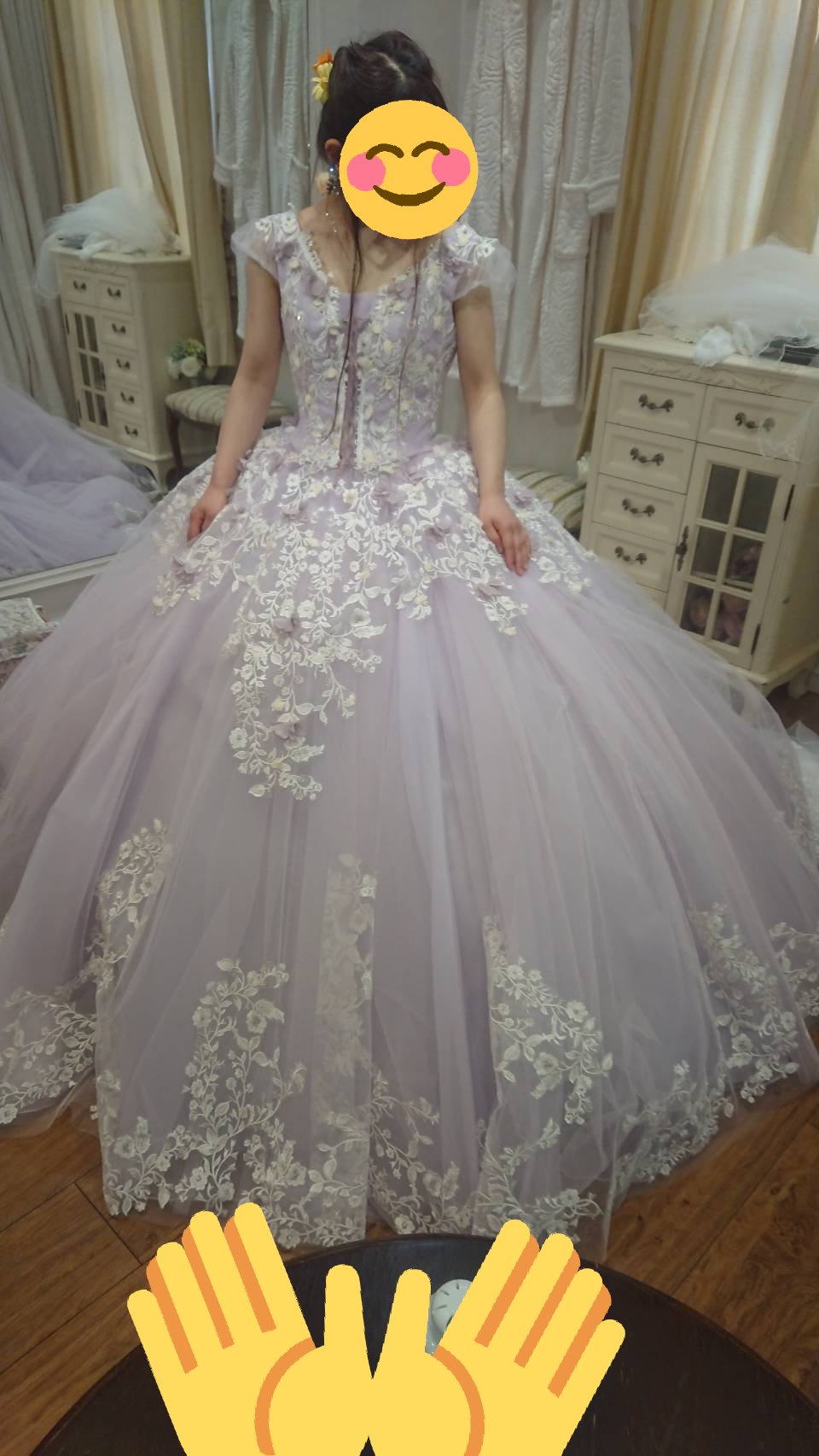 ミラ 自称 ヒソカ様の奴隷 ねえみて 綺麗じゃない プリンセス ラプンツェルモデルのウェディングドレス 写真だと白っぽいけどきれいな薄紫なの やばくない 髪もラプンツェルにしてもらってんだよ え やばない