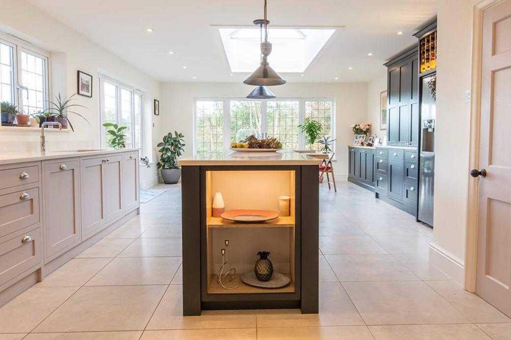 charter_walk's tweet photo. Another @charter_walk #luxury #kitchendesign has been added to our portfolio. Check out the fabulous mix of colours and cabinets in this kitchen: https://t.co/YED1Gs3RwY https://t.co/umfUIC2Pkv