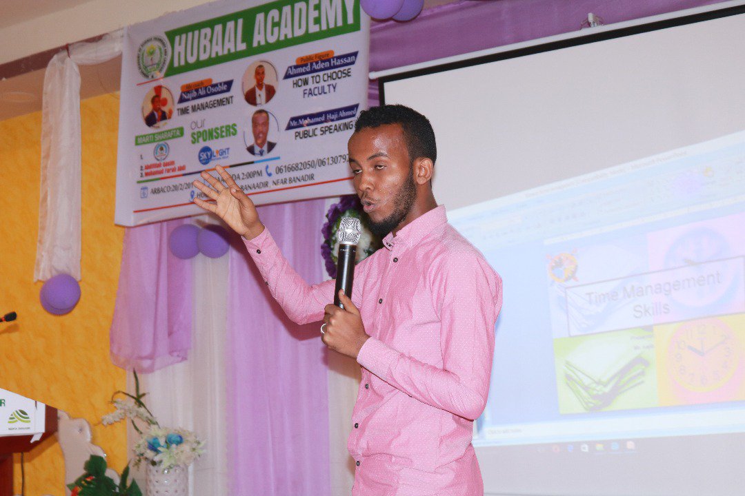 KASIM252's tweet image. Wax aheyd madal aan kula Hadley ardey boqlaal ah oo kasoo gudbaya dugsi sarre  si  ay  xog ugu Helaan jamacadda iyo nolosha sugeysa 
#PUPLICTALK 
#MOTIVATION 
#KASIM