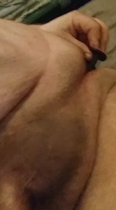 15 Follower. Wie versprochen, hier das Bild wie ich mir einen #Analplug einf&uuml;hre.  #sex #buttplug #anal<a href="/tag/sex"class="tags"><span>#sex</span></a><a href="/tag/german"class="tags"><span>#german</span></a><a href="/tag/anal"class="tags"><span>#anal</span></a><a href="/tag/buttplug"class="tags"><span>#buttplug</span></a><a href="/tag/analplug"class="tags"><span>#analplug</span></a>