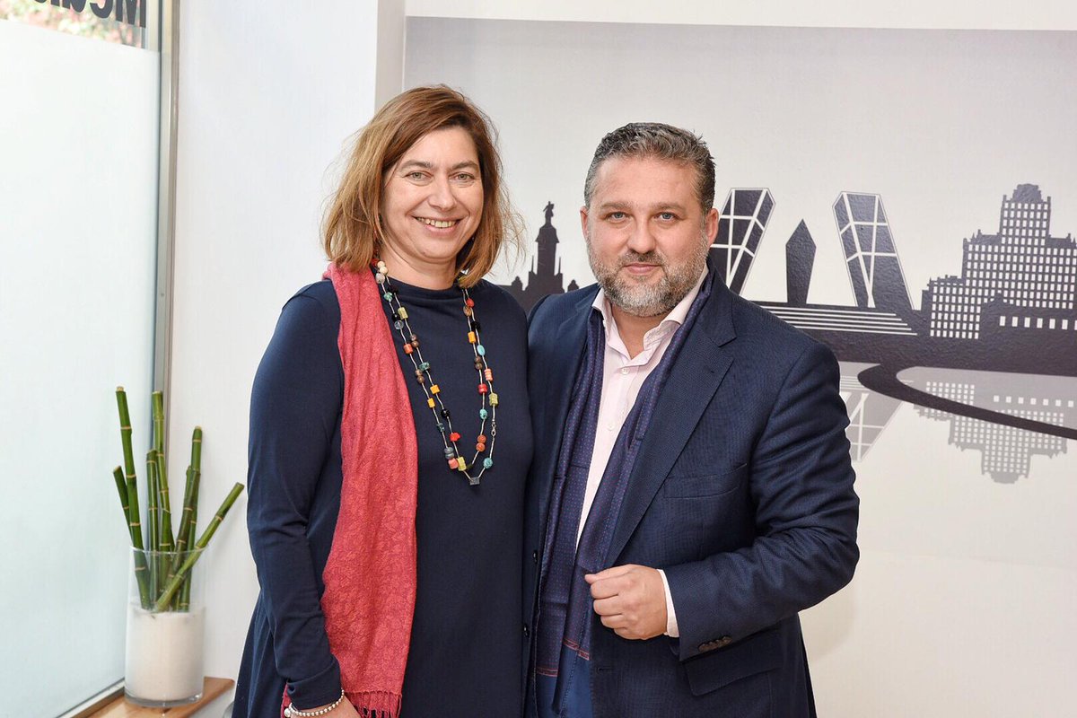 Miradas_TV's tweet photo. Para terminar la grabación de nuestro 2 programa viajamos a una tierra milenaria repleta de ciudades medievales, un destino que nos transporta al corazón de la Edad Media, ¡#Polonia! Para ello, tenemos en nuestro plató a Agata Witoslawska, Directora de @PoloniaTurismo en España. https://t.co/2Rp4RprFxT