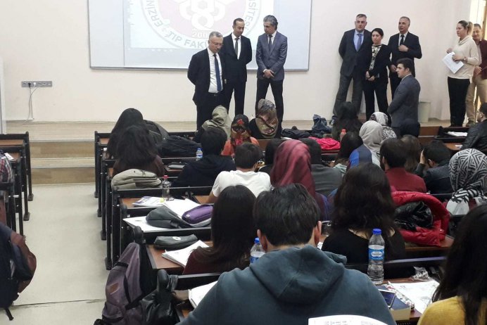 Rektör Tıp Öğrencilerini Dinledi

Haberin devamı için tıklayınız>>> bit.ly/2NvlJOD