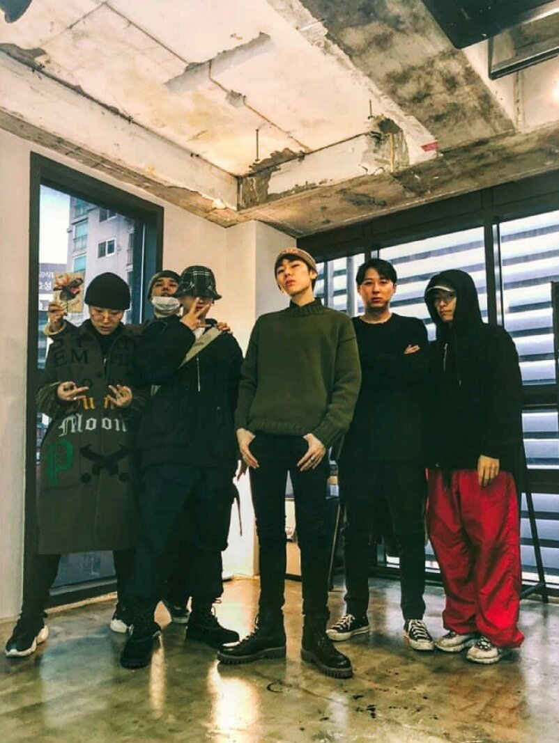 얘네 공연장에서 이제 볼수있다요ㅠㅜㅠㅠ큐큐큐ㅠㅠ 시발 눈물나ㅜㅜㅜㅜㅠㅜㅜ