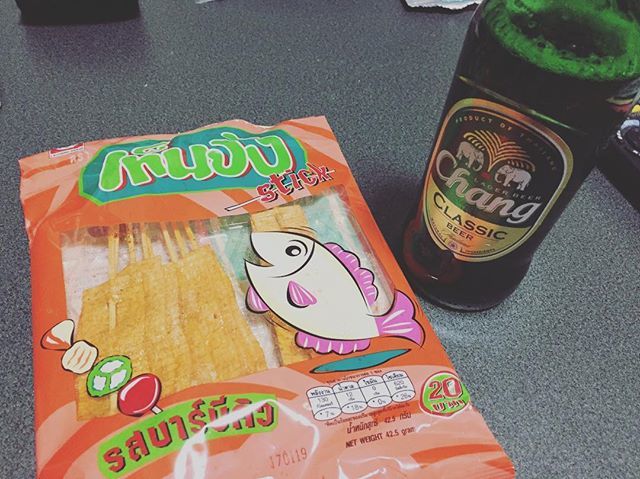 deni_dsl_55's tweet photo. タイタイタイタイ
#ビール
#蒲焼きさん
#タイのビール
#タイの蒲焼きさん https://t.co/yhSCwxels2 https://t.co/79cGHecvwE