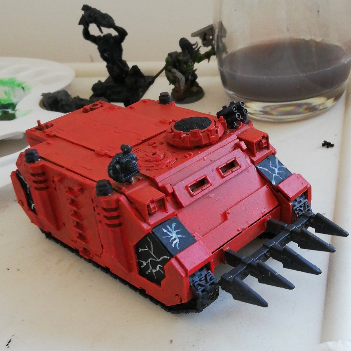 NorthWolfPaint's tweet photo. #WIP de hoy. No pude resistirme a #warhammerconquest y ya tengo 9 Death Guard para mi ejército del Caos.
El Rhino ya va avanzando a buen ritmo. Base de gris/negro de las ruedas y frontal con algunos detalles.
#Warmongers #warhammer40k #paintingwarhammer #Painthammer2019 https://t.co/SlHsWWnhDX