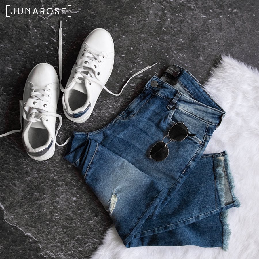Blue jeans, Always.
#Junarose #PlusSizeFashion  #bopo