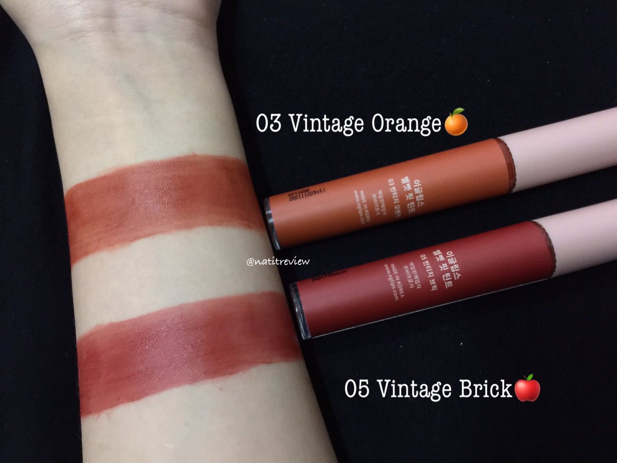 natitreview's tweet photo. EGLIPS VELVET FIT TINT🔥 รุ่นนี้สีสวยมากกก 03 จะออกส้มติ่งน้ำตาล 05จะแดงก่ำอิฐๆ ลิปนุ่ม ลื่นมากก เนื้อบางเบา ทาย้ำได้ไม่เป็นคราบกลิ่นหอมแบบกาวUHUอะ แต่หอมนะไม่ได้น่ากลัว😂 ควรมีสักสีติดกรุ~ #ไว้รีวิวห้ามขายของโว้ยย https://t.co/3QBSdRNPI4