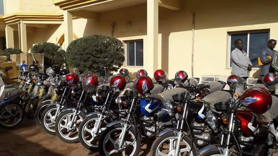 MElevage's tweet image. 1ère Session du Conseil d'Administration de l'Office de Développement de la Pêche et de l'Aquaculture ( @ODPADIN) le Ministre a procédé au lancement des activités.
Dr Maguiraga a remis des équipements au Directeur de l'Office d'une valeur de plus de 85 millions @GouvMali