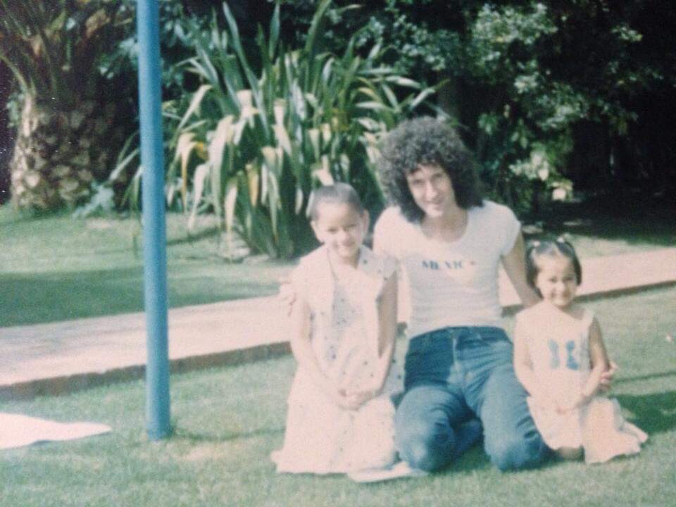 ZuneyR's tweet photo. Around 35 years ago in Mexico #DrBrianMay #QueenWillRock https://t.co/Oy0cJACJzL