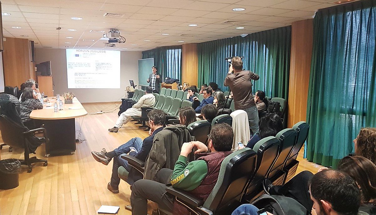 BioReDesUSC's tweet photo. 🌎 A Agrupación Estratéxica de #Investigación do @CampusTerraUSC #BioReDes, a través do grupo de traballo coordinado pola catedrática da @UniversidadeUSC @MosqueraMrosa  organizou na @EPSLugo a xornada ‘#Estratexia e oportunidades de #Internacionalización’. #BioReDesActúa https://t.co/5HawK5qDi2