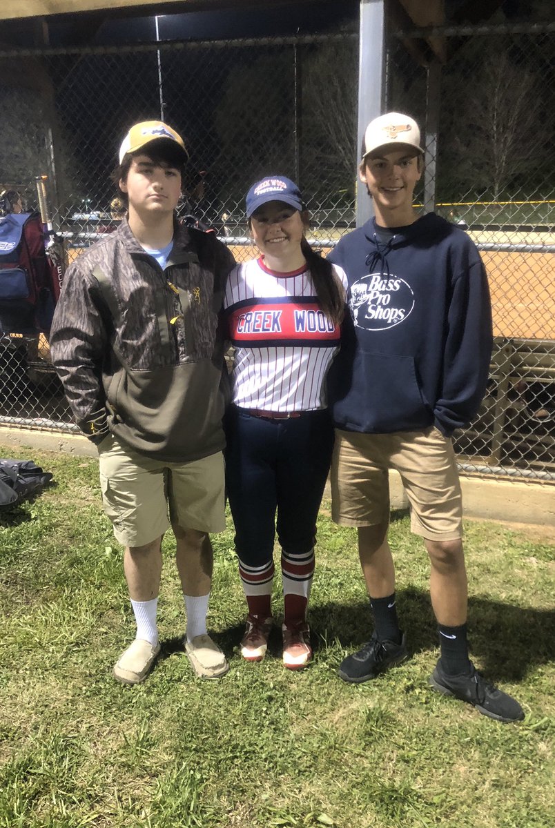 AlexMEdwards2's tweet photo. Happy Birthday @dgriffin__55 🎂 Thank you for being the best “little” cousin I’ll ever have!! I love you ♥️ https://t.co/R2O7K4HDcj
