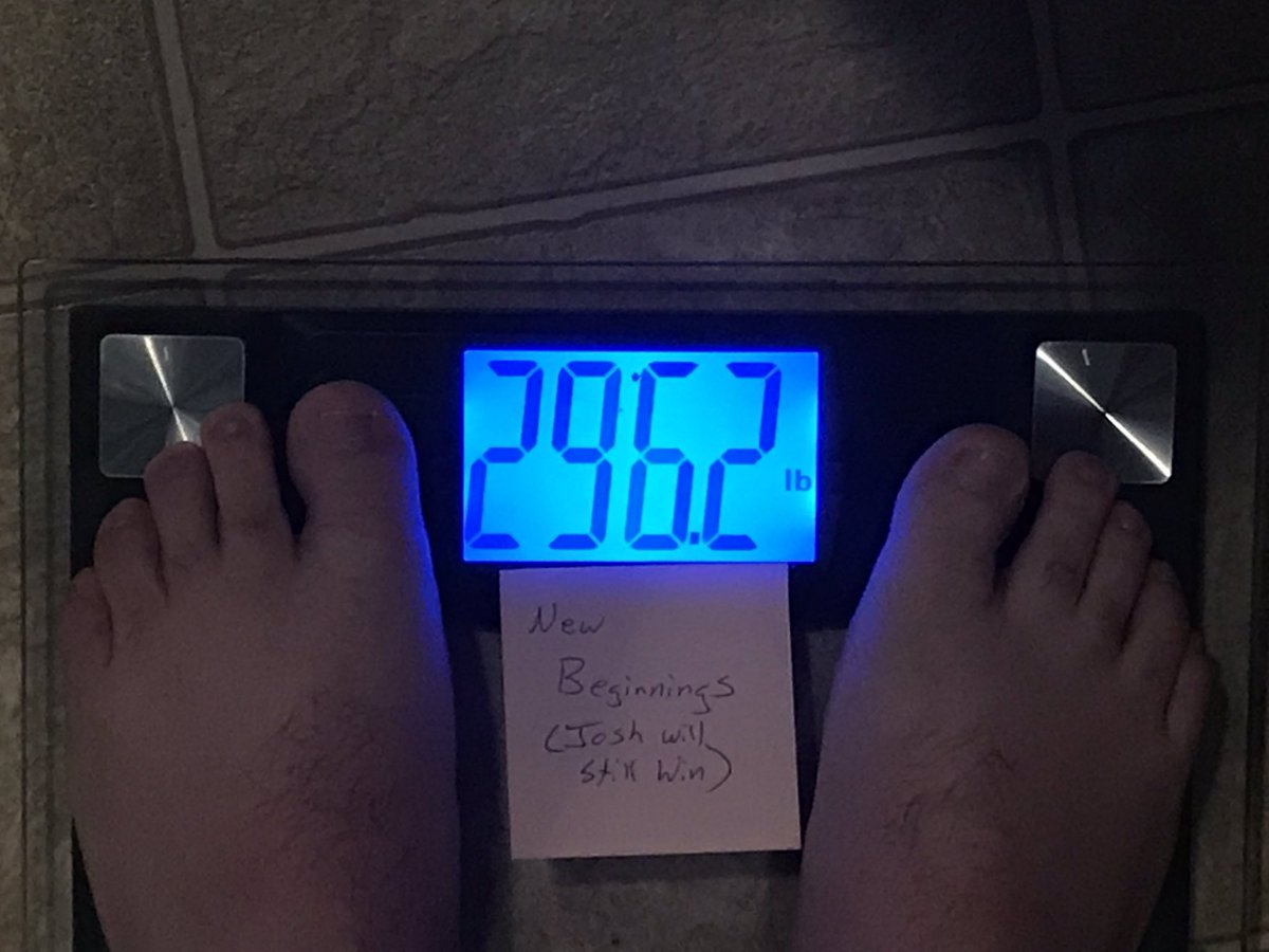 Coach_Hayes32's tweet photo. Weight loss journey: I’m officially down 32 lbs in 2 months. My goal of 40 lbs by June 1st isn’t too far off now. #WeightComingOff https://t.co/yz0vAGUZvY