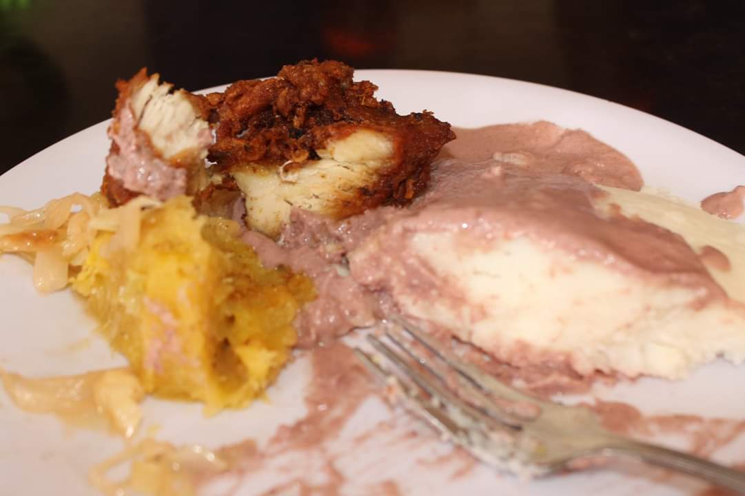 GombeJuniorSch's tweet photo. Good feeding #balanced_diet is one of the key aspects of academic excellence.
#Lunch_hour_at @GombeJuniorSch
With @Gombehighkawaal @alex_ssebuufu @JanetMauba @WakokoJames @KenethKivumbi @CatherineNakab2 @KiwanukaStephen @cbusinge https://t.co/ua3fvQSw56