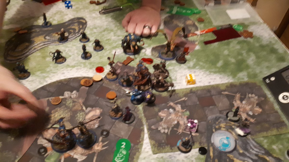 Clobtastic's tweet image. Going first I made mistake of not running the vengers over to the right flank to face Makeda&amp;amp; the bulwark'd beasts. Cleansers fail to burn a zero camp Zaadesh1 on feat turn. Ashlynn is forced to go for makeda, but doesn't have enough attacks &amp;amp; gets counter punched. #mercs #skorne