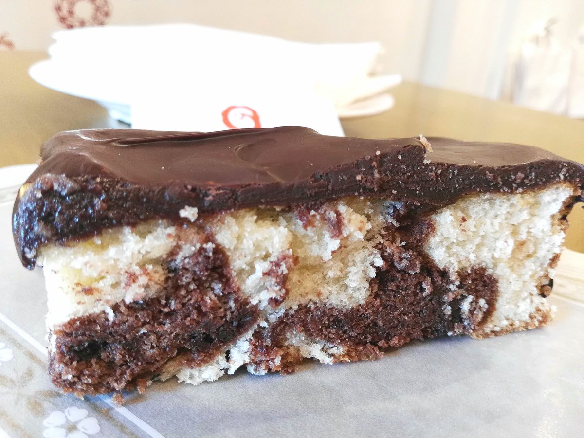 lbdcarol's tweet photo. #Bizcochomarmolado.
Uno de nuestros favoritos.
Contadme, ¿cuál es el vuestro?
Esta tarde a partir de las 18:00 😋
.
.
.
#Bizcocho #BizcochoArtesano #Meriendas #RicoRico
#HallazgoSemanal #PicOfTheDay #Cake #MarbledCake #Sweet #Burgos #BurgosMola #LosBizcochosDeCarol #Martes https://t.co/cqkFueumFr