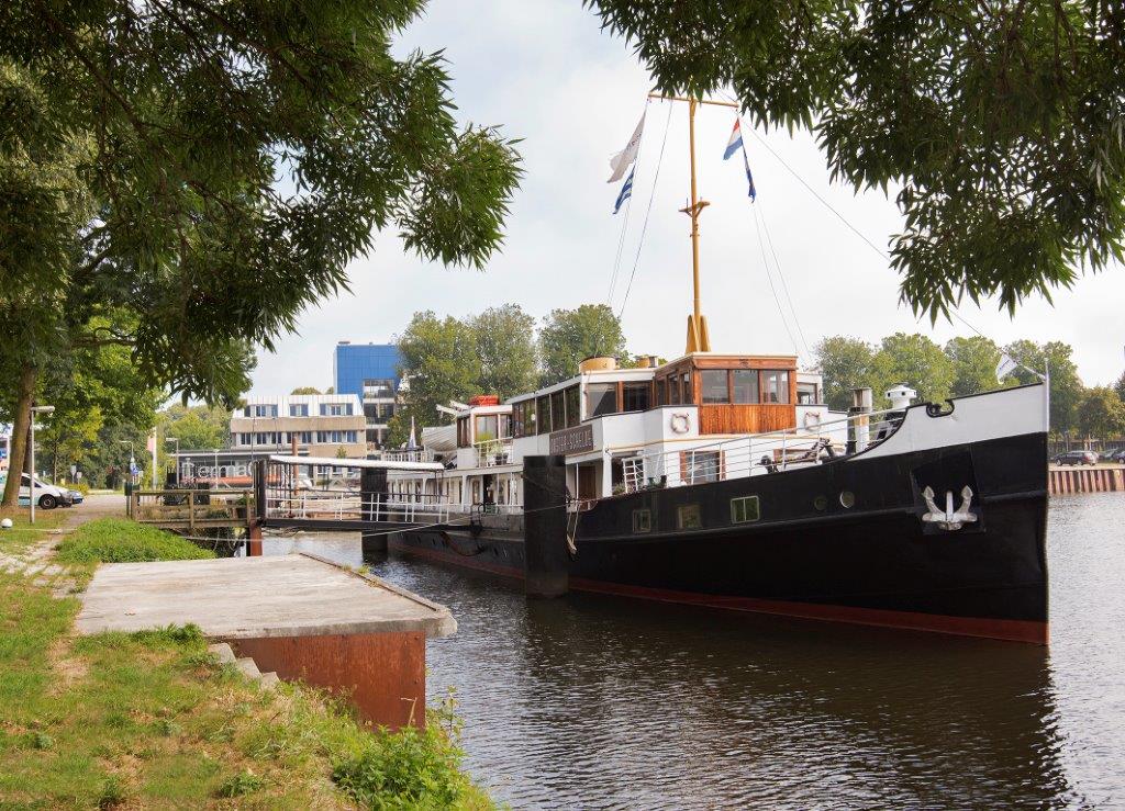 Onze Ooster-Schelde is één van de bijzondere locaties tijdens het #hardloop evenement KLM Urban Trail Zwolle op 19 mei. Maak op sportieve wijze kennis met dit verborgen #pareltje in de Zwolse stadsgracht! 🏃‍♀️🏃‍♂️