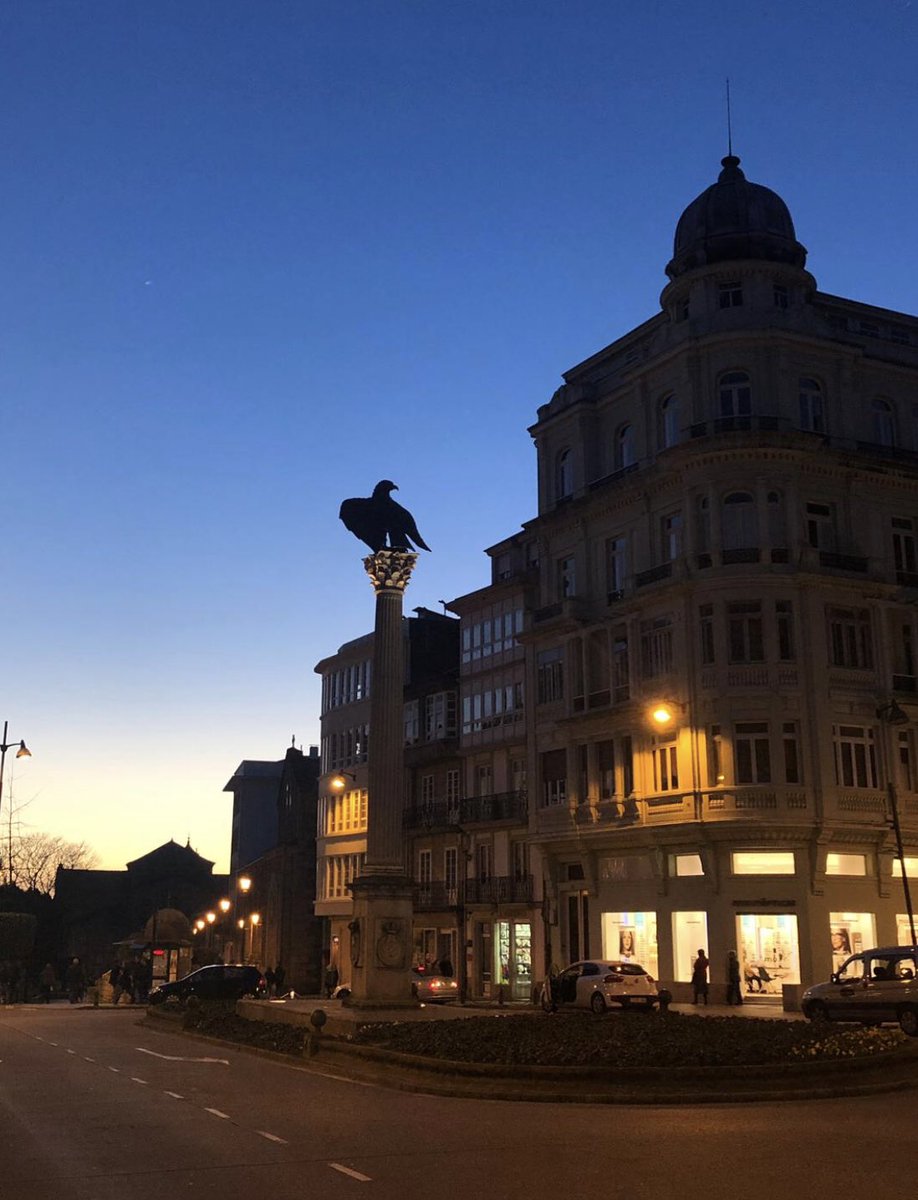 🙋🏻‍♂️🙋‍♀️Que vivir en #Lugo es una fortuna nadie lo cuestiona. Pero si además los anocheceres espectaculares de estos días se esfuerzan en recordárnoslo pues... Qué más le podemos pedir! ♥️♥️
