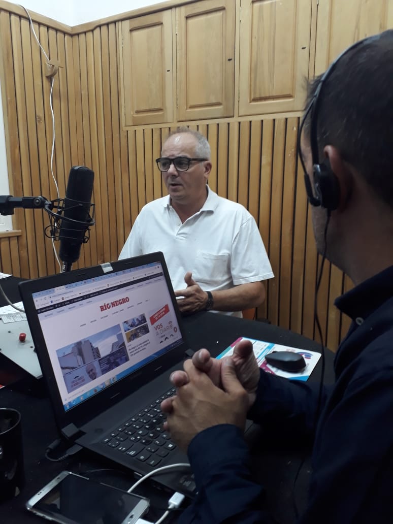 Visité los estudios de <a href="/vosadiario/">Vos a Diario</a> para charlar con <a href="/alonsorionegro/">Hugo Alonso</a> sobre el <a href="/IupaInst/">IUPA</a> y mi candidatura en <a href="/RnSomos/">JuntosSomosRioNegro</a>. Vamos a consolidar el Alto Valle y General Roca como región universitaria: creceremos en residencias estudiantiles y acuerdos de precios en bienes y servicios.