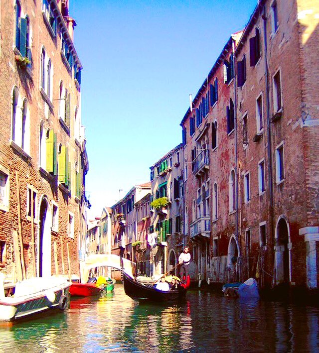 #venice #venezia #veneto #italien #italy #italia #italiainunoscatto #gaytravel #whatitalyis #igitalia #discoveritaly #photography #travel #italya #italytravel #iloveitaly Venice ❤️ @Italia @I__Love__Italy @ItalyMagazine @Essentialitaly @ILoveLGBTTravel @TravelMagazine @dcq_italia