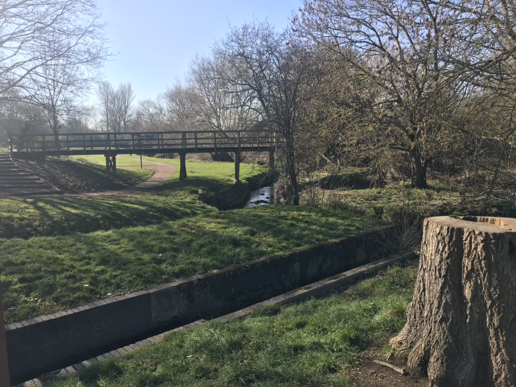 tvp_mk's tweet photo. Nice long bike ride round my patch today in the sun and came across this lovely little spot in Loughton Valley Park. Lots of people out walking, cycling and dog walking who said it was lovely to see their local police out and about which is always good to hear 😄 #MKNHPT #P0968 https://t.co/z7tolroXre