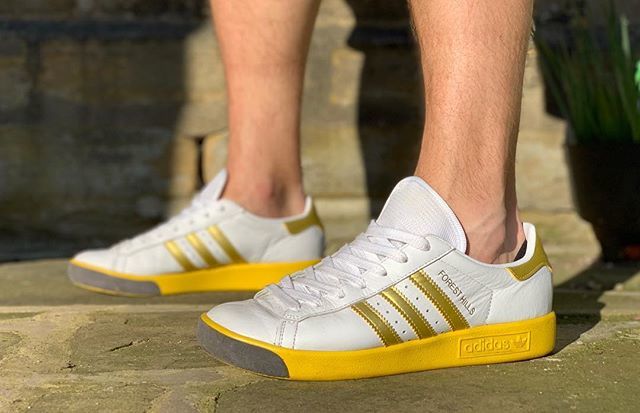 SneakerAnnexe's tweet photo. Is it summer? Time to put the warm weather gear on ๐
.
Hands up who else has shorts on? ๐โโ๏ธ watch out for tonightโs video dropping ๐
.
#theannexe #adidas #foresthills #wintersun #leeds #yorkshire #adidasoriginals #zx10000 #spezial #3stripes4life #3stripโฆ https://t.co/7JtiqxBpha https://t.co/0BWe3ZP67I