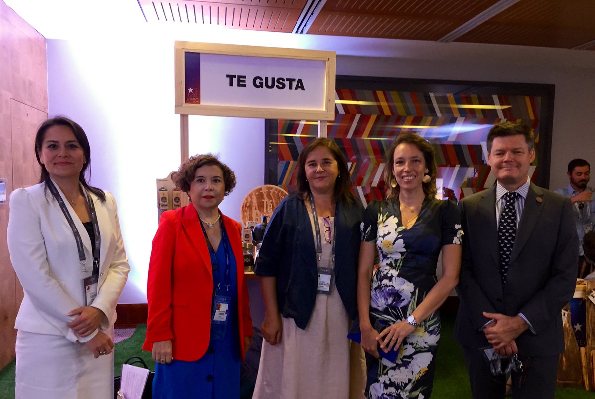 ProChile's tweet photo. Subsecretaria de Relaciones Exteriores, Carolina Valdivia, el SOM Chair de #APEC, Mathias Francke y la Directora (s) #ProChile, Rose Marie Bedecarratz recorren Aldeas Chilenas, la exposición de empresas exportadoras, que se realiza en el marco de @APECChile2019 https://t.co/KNqAqPseCI