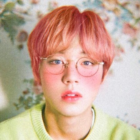 wordforjihoon's tweet photo. 옛날에 지훈이 팬아트계에서 리퀘박스 열었을때 여���나라 아니면 이탈리아의 바다 앞에서 아이스크림 파는 지훈이 리퀘 넣은적있는데 이 사진이랑 내가 생각했던 분위기랑 비슷하다. 볼터치에 주근깨 정말 너무 보고싶어... 따사로운 햇살 받으면서 아이스크림 먹는 여름 나라의 #박지훈 보고싶어 💚 https://t.co/T3jA6OI6mF
