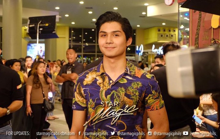 KiRylestersilo2's tweet photo. Wow supportive Naman Prince namin sa Princess 😍😍😍 KIRYLE comeback 💛💛💛 @HT_Ryle @Kbalinger 
#FamiliaBlondinaPremiere https://t.co/hq5bqlWU1d