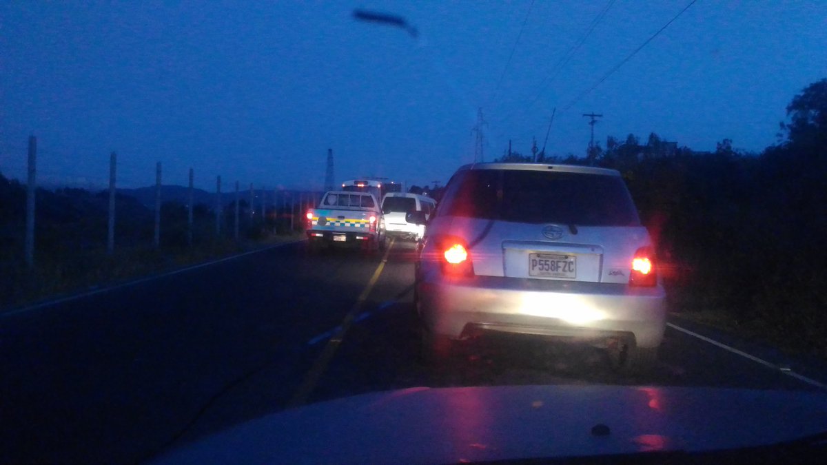 gsanchez1965's tweet photo. Cómo los malos conductores, si la propia autoridad hace lo mismo. @SantosDalia @PMT_VILLANUEVA https://t.co/FRhl0aFjsI