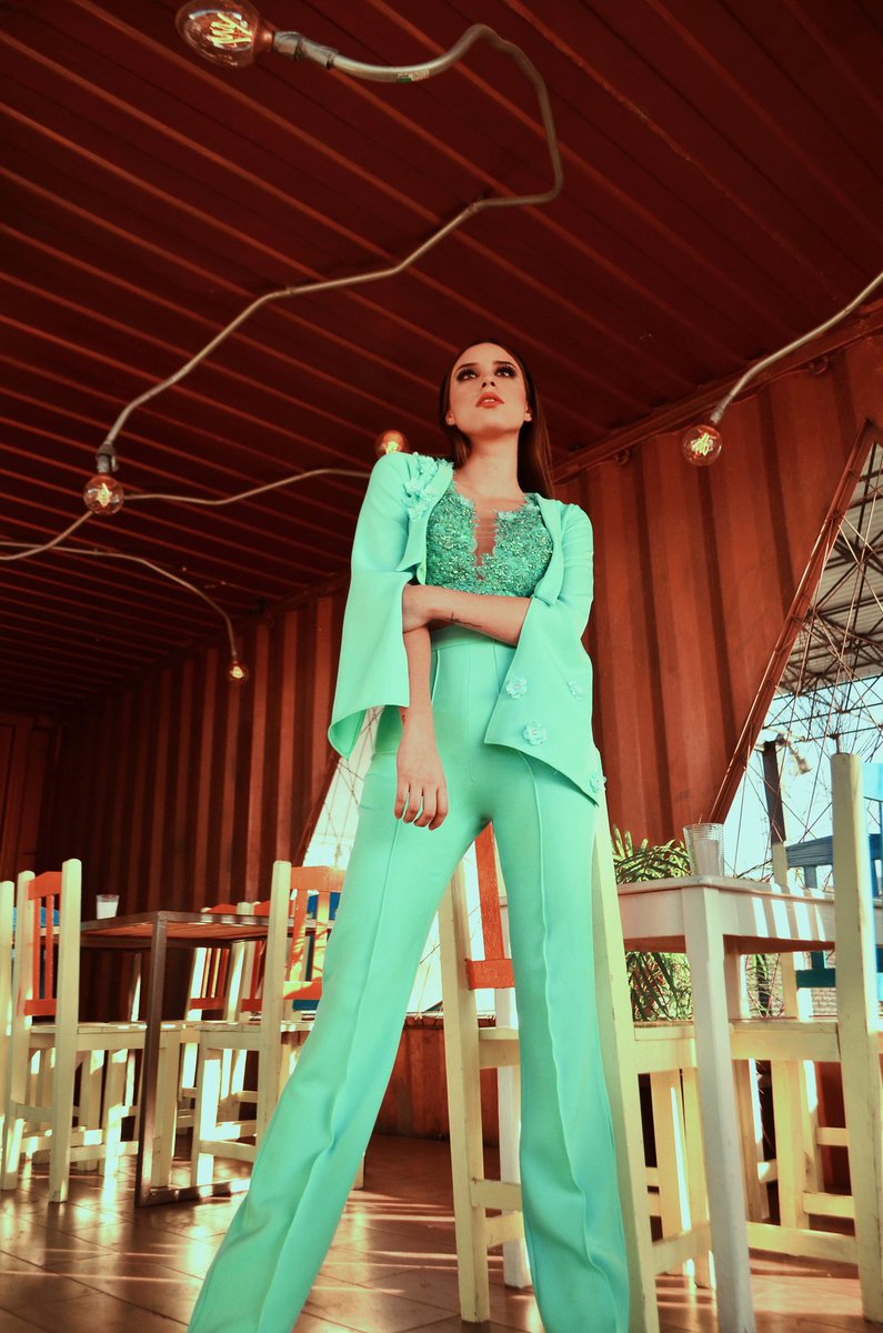 fhercousin1's tweet photo. Instagram ➡ fhercousin 
Photo chay garcia 
Makeup eddie ruiz 
Model  paulina serrano 
#fashion #croptop #blaizer #diseñomexicano #moda #fashiondesigner #Tendencias https://t.co/N5XurQgDLd