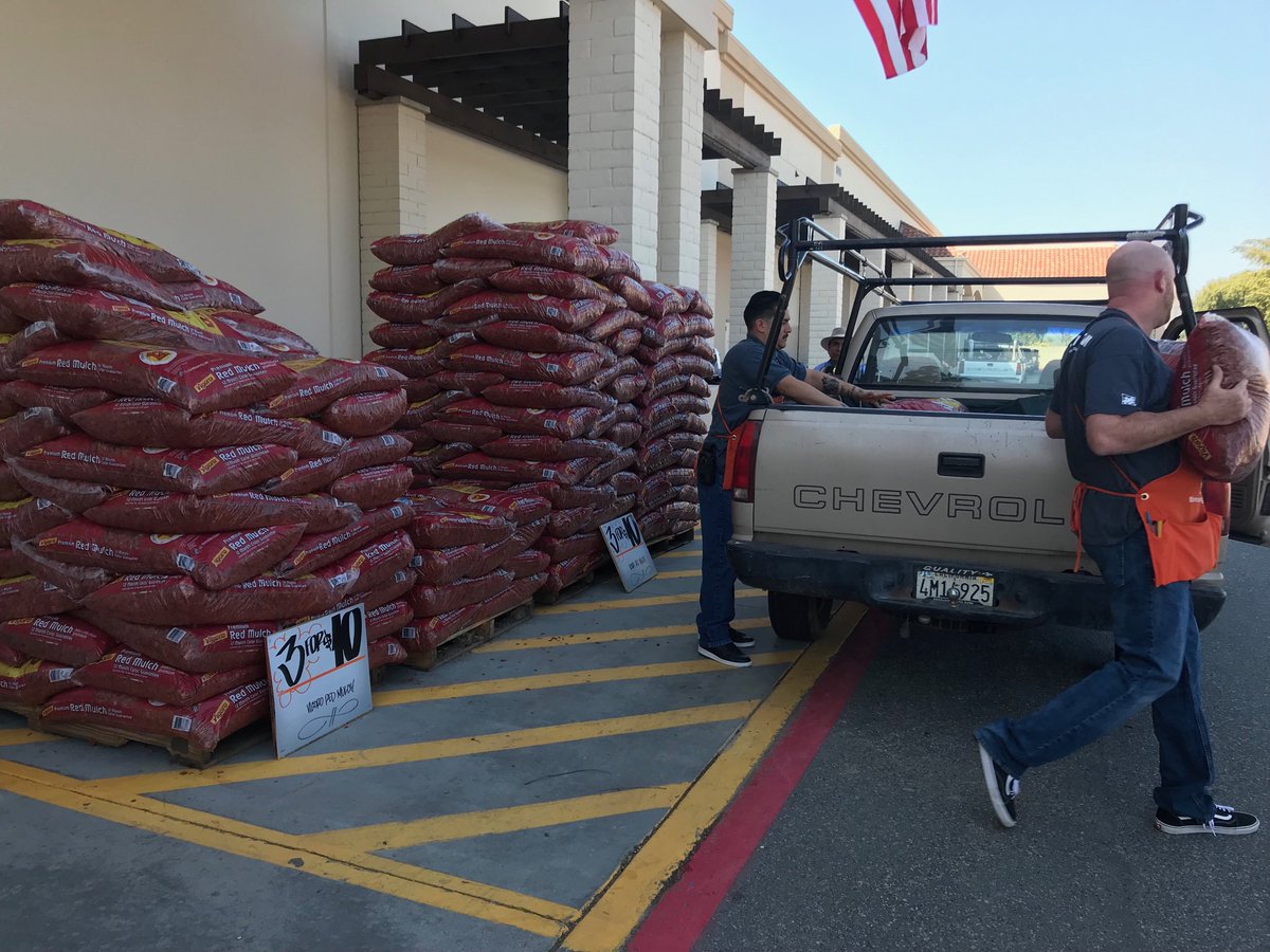 Steve Zeiss (@steve_zeiss) on Twitter photo Management at 1018 helping our customers where needed! Leading by example! We are All IN at 1018! <a href="/liza_erline/">Lisa Lucero</a> <a href="/CarolSealy2/">Carol Sealy</a> <a href="/asm_1018FQ/">Fernando</a> <a href="/nops1018/">PhilD. NOPS1018</a> <a href="/JohnnyAtoe/">Johnny Atoe</a> <a href="/NotoKara/">Kara Noto</a> #ALLIN Management at 1018 helping our customers where needed! Leading by example! We are All IN at 1018! <a href="/liza_erline/">Lisa Lucero</a> <a href="/CarolSealy2/">Carol Sealy</a> <a href="/asm_1018FQ/">Fernando</a> <a href="/nops1018/">PhilD. NOPS1018</a> <a href="/JohnnyAtoe/">Johnny Atoe</a> <a href="/NotoKara/">Kara Noto</a> #ALLIN