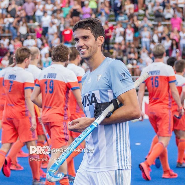 GonMuinelo's tweet photo. #HOCKEY / FIH - Pro League - Argentina vs Nederland #argvsned . Buenos Aires . Arg.#matiasrey @m_rey22 #fieldhockey #Argentinië  #TeamNL_hockeymannen #TeamNL #ProLeague #ArgentiniëNederland #fih #OranjeHeren @losleones_ok @gryphonhockeysa @gryphonlife @g… https://t.co/LmHyE4roZT https://t.co/JpyZ20HXm8