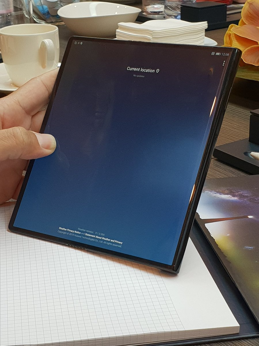 michbaker1's tweet photo. Managed to have a play with the new @Huawei foldable today.  Lovely piece of kit! #MWC19 #Foldable https://t.co/o6R9ARKJTN