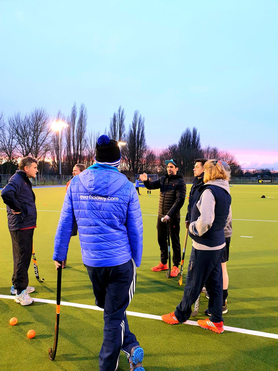 When you turn up to @evo_hockey coach education & it's with 2015 World Player of the Year & 🇳🇱 international icon @Horst24 😍😍

Part of the support we are proud to offer our wonderful partner clubs & schools 🔥 #supportgrassroots #evolveyourskill #EvolveYourGame