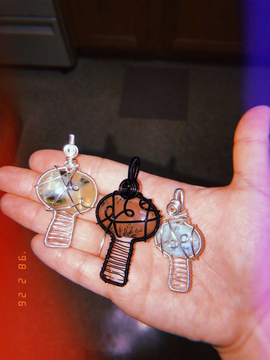 mildhippie's tweet photo. good morning loves! Hope your day is well💛

these are customs I finished recently that will be shipped tonight after my classes 🌻✨

these are NOT for sale, please read through my pinned thread before messaging about a custom :) https://t.co/tqDTYge1A1