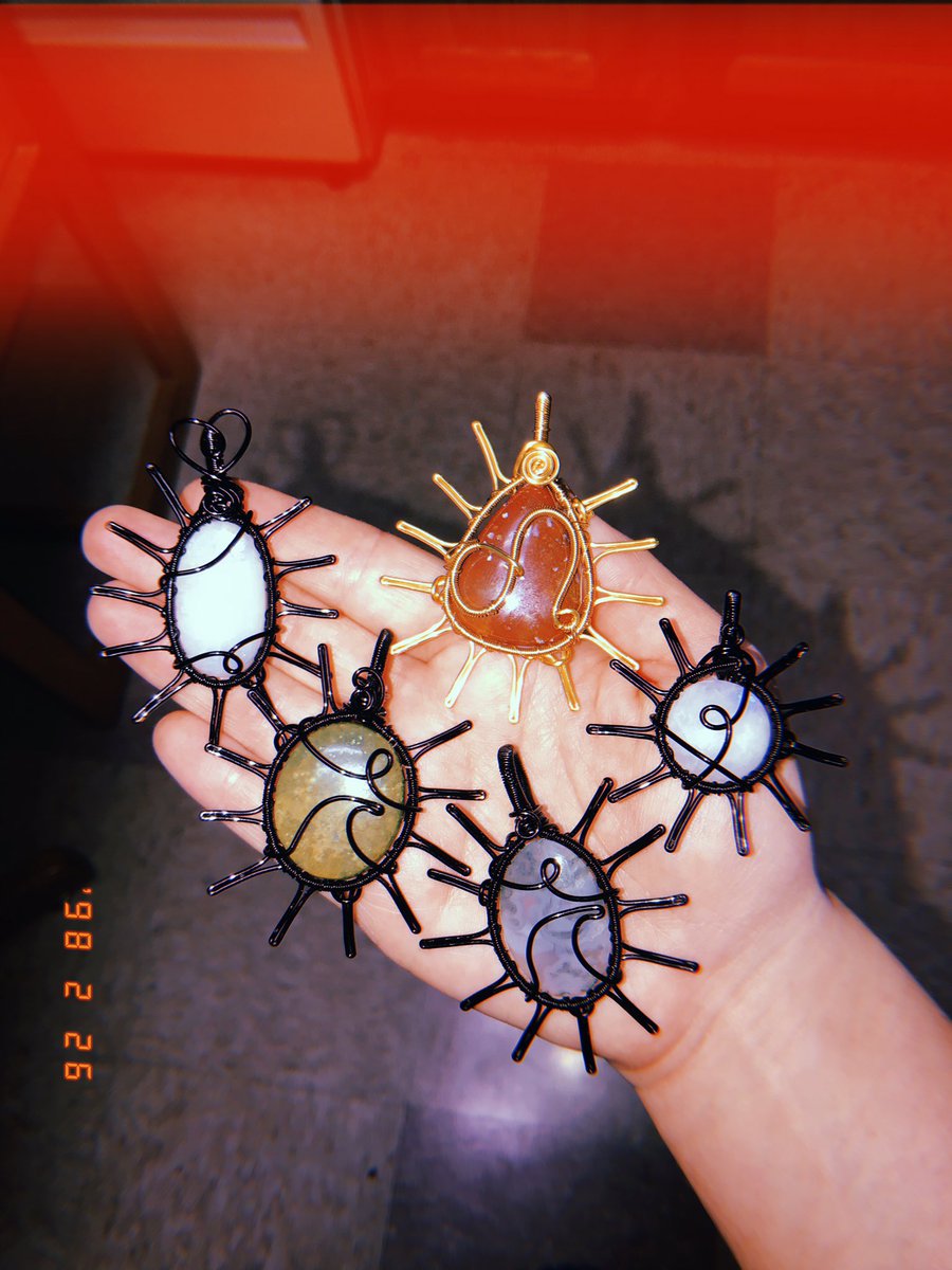 mildhippie's tweet photo. good morning loves! Hope your day is well💛

these are customs I finished recently that will be shipped tonight after my classes 🌻✨

these are NOT for sale, please read through my pinned thread before messaging about a custom :) https://t.co/tqDTYge1A1