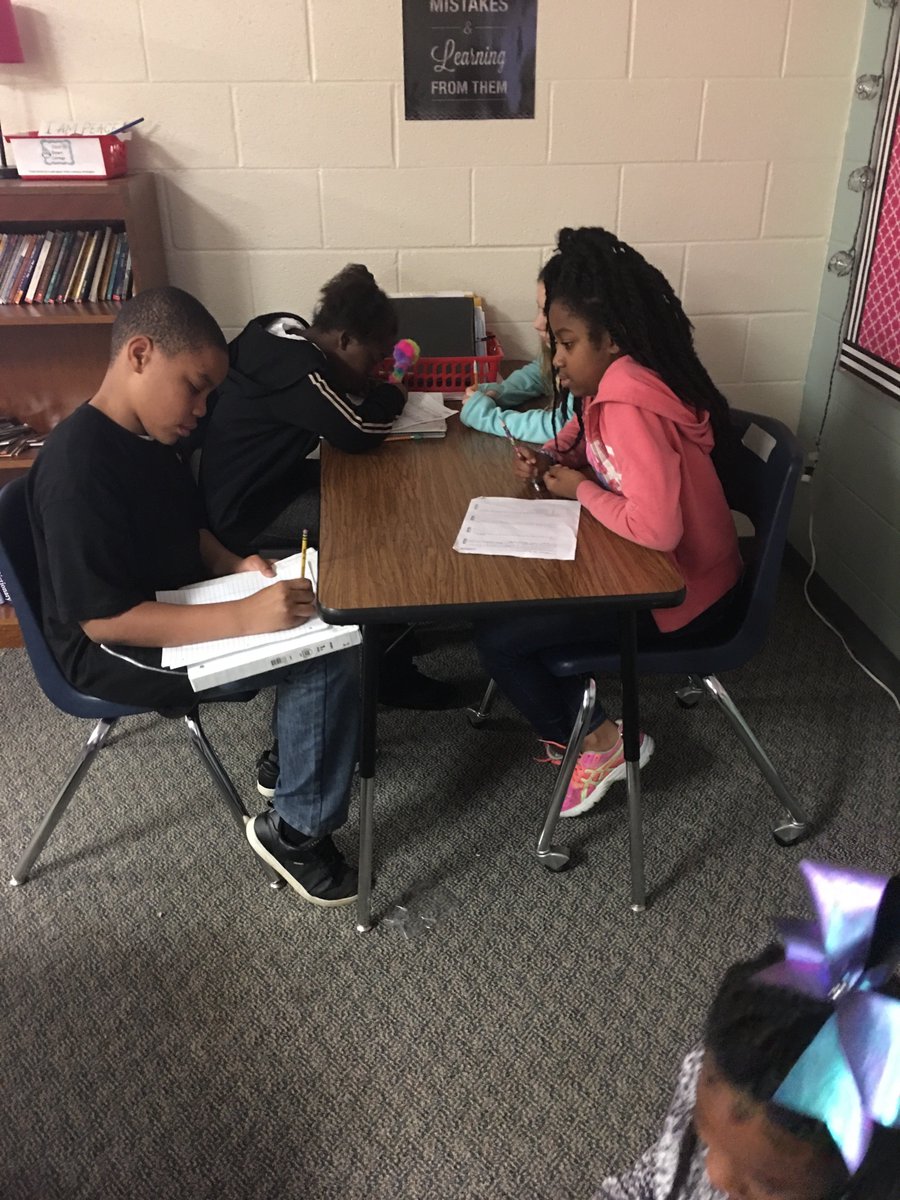 sjeter10's tweet photo. My class met with our accountability partner in Ms Davenport's fifth grade class to on our writing skills. Fifth graders are amazing editors! @SEstarsR2 @RichlandTwo https://t.co/IVIa1Scs8i