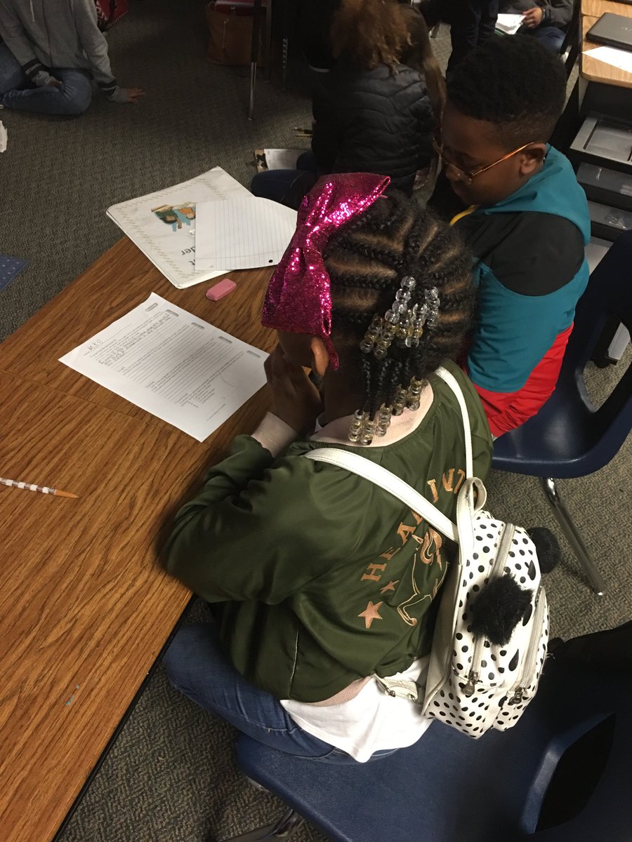 sjeter10's tweet photo. My class met with our accountability partner in Ms Davenport's fifth grade class to on our writing skills. Fifth graders are amazing editors! @SEstarsR2 @RichlandTwo https://t.co/IVIa1Scs8i
