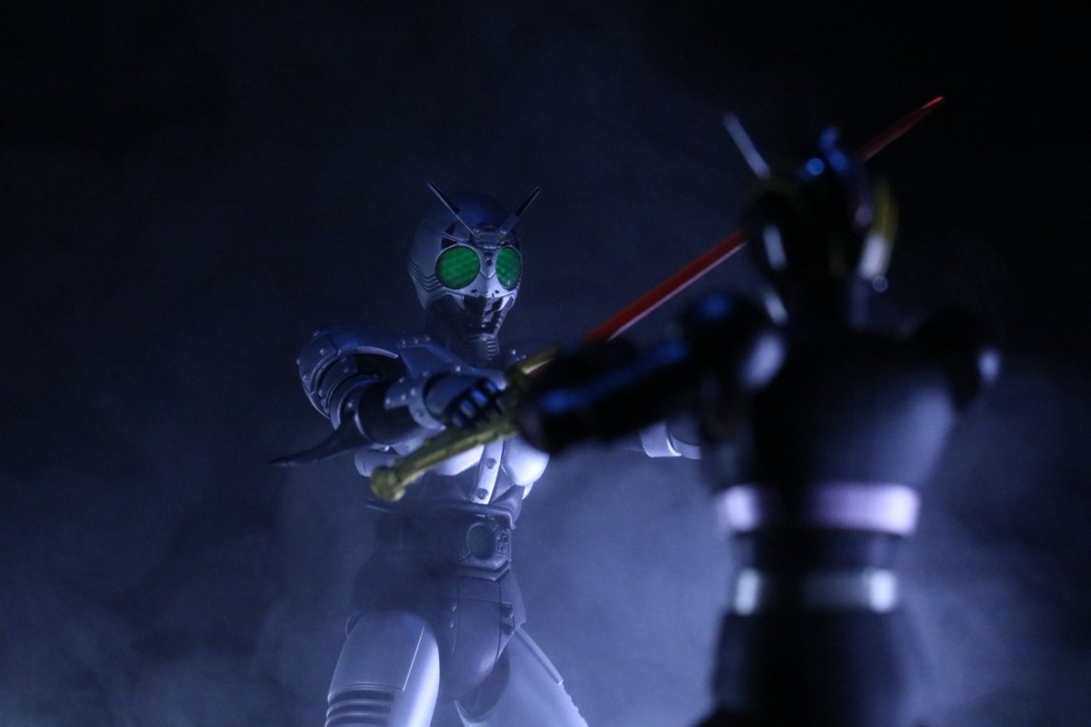 スターゲイザー ライダー50周年 決着をつけるぞ ブラックサン 俺と貴様 どちらが次期創世王 か やめろ信彦 目を覚ませ 信彦ぉぉぉぉぉぉ 悲しき宿命の戦いが始まる 仮面ライダーblack シャドームーン フィギュアーツ写真