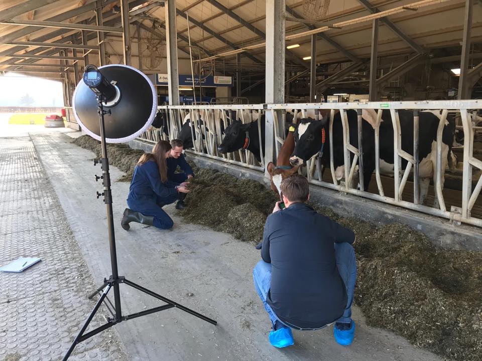 Advice creëert vandaag impact op locatie. In Dronten zetten studenten van Aeres Hogeschool hun beste (en meest fotogenieke!) beentje voor. Say cheese! 📸 #fotoshoot #aereshogeschool
