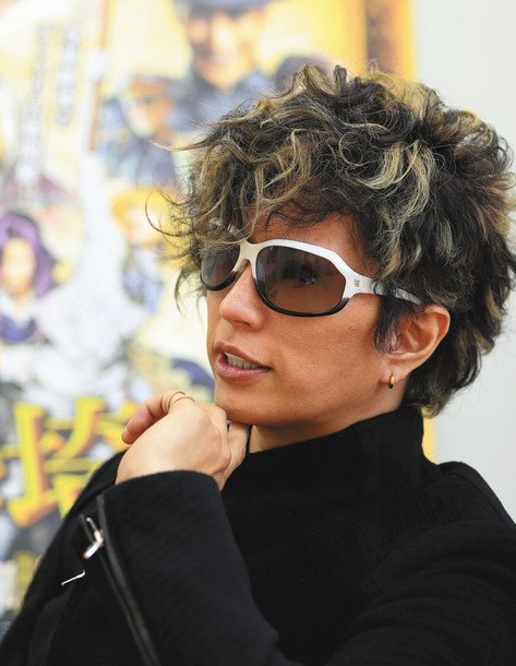 Gackt21最新髪型はアシメの短髪ショートパーマ 簡単にセットできる画像 動画