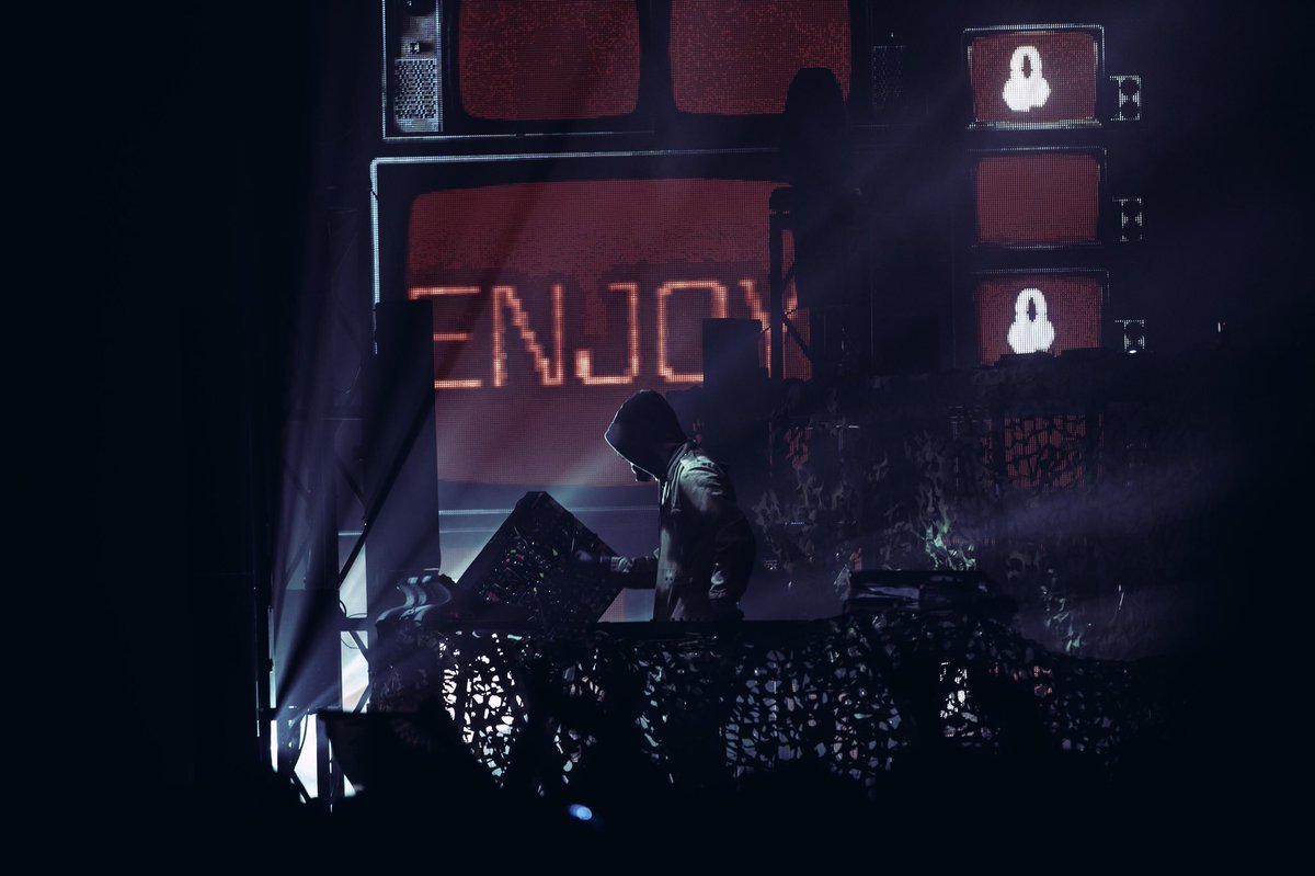 K391's tweet photo. thank you @IAmAlanWalker for bringing me on the #DifferentWorldTour! it has been an unforgettable experience with so many good times๐ฅ https://t.co/H6ADbvF5JZ
