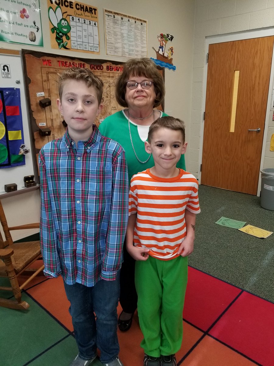 PLEHappyHornets's tweet photo. Read Across America-Day 2-Wear Green
#happybirthdaydrseuss 
@PineLevelES https://t.co/7b0kxphR9w