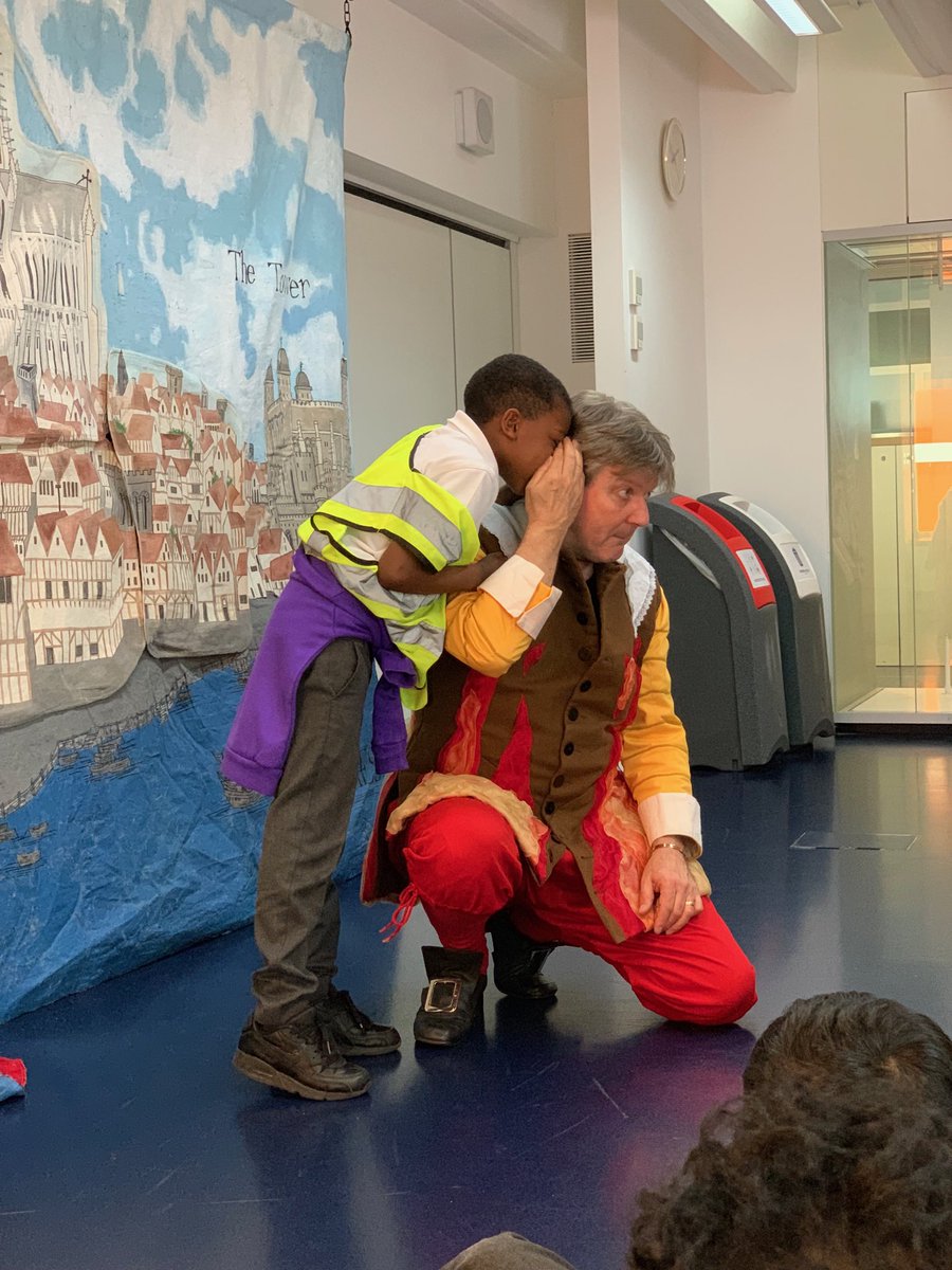 HPA_Philip_Lane's tweet image. What an incredible workshop with fantastic story telling ⁦@MuseumofLondon⁩ about the #greatfire #hpaplbarcelonaclass #hpapltrips 🔥🔥🔥