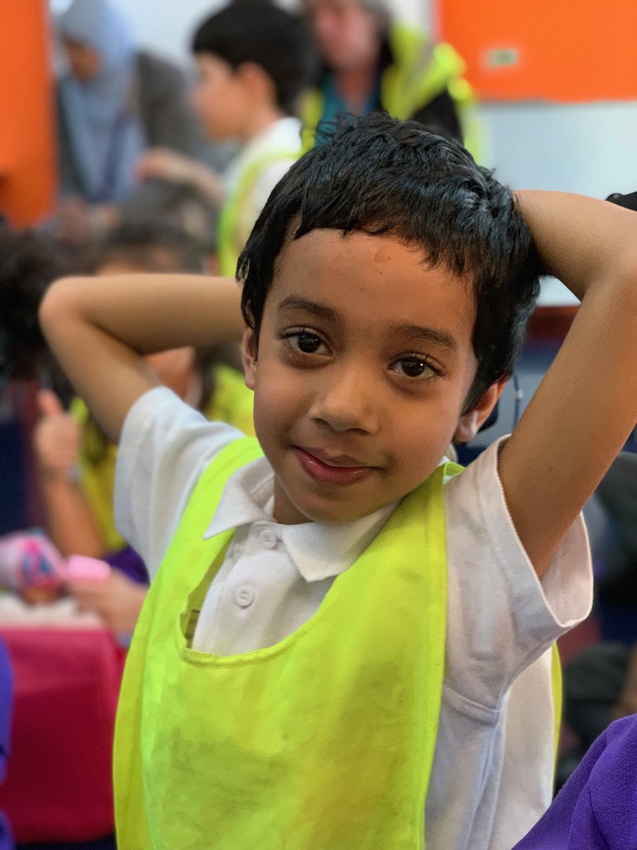 HPA_Philip_Lane's tweet image. What an incredible workshop with fantastic story telling ⁦@MuseumofLondon⁩ about the #greatfire #hpaplbarcelonaclass #hpapltrips 🔥🔥🔥