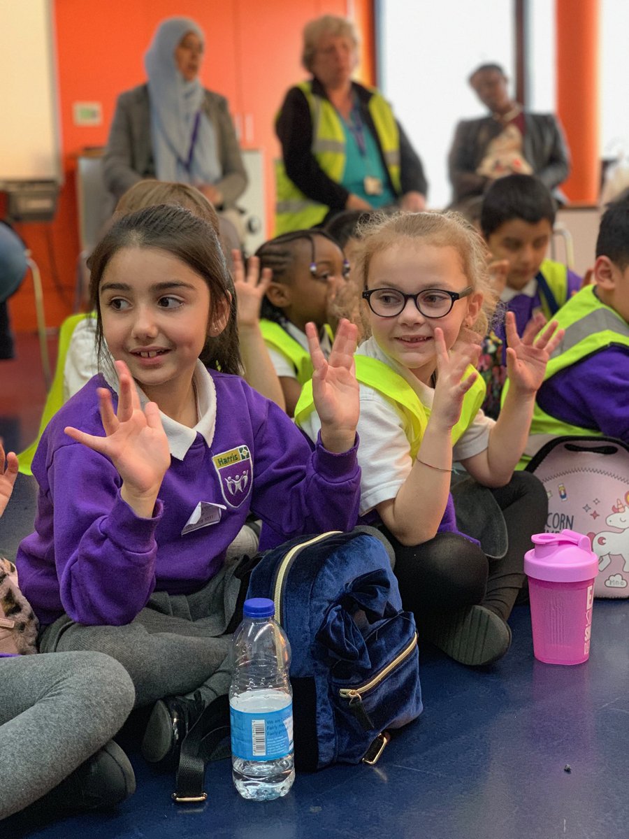 HPA_Philip_Lane's tweet image. What an incredible workshop with fantastic story telling ⁦@MuseumofLondon⁩ about the #greatfire #hpaplbarcelonaclass #hpapltrips 🔥🔥🔥