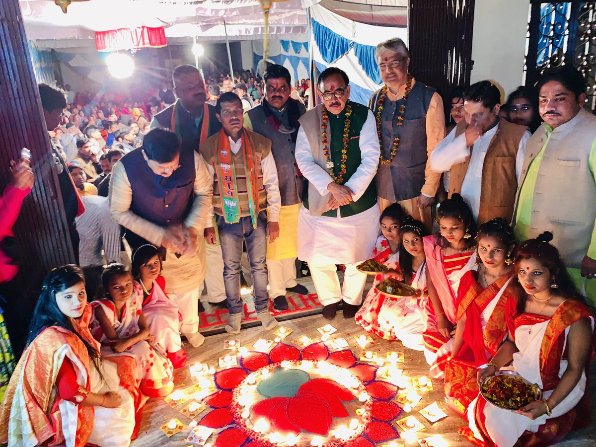 DrMNPandeyMP's tweet photo. कमल ज्योति अभियान के अन्तर्गत बिजनौर के नवलपुर कॉलोनी में दीप जलाकर कमल ज्योति दिवस मनाया।
#BJPKamalJoyti https://t.co/5h0JG9R8Fb