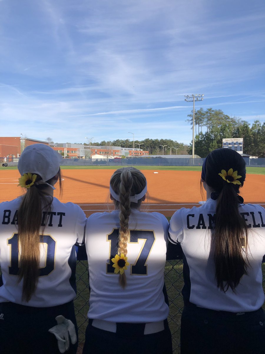 Bwood_Softball's tweet photo. Be a sunflower, stand strong, and follow the sun. 🌻 GAMEDAY #4syd https://t.co/pocHBMeF0B