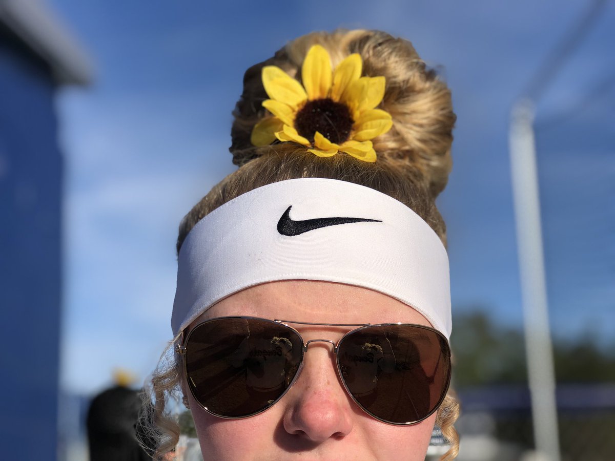 Bwood_Softball's tweet photo. Be a sunflower, stand strong, and follow the sun. 🌻 GAMEDAY #4syd https://t.co/pocHBMeF0B